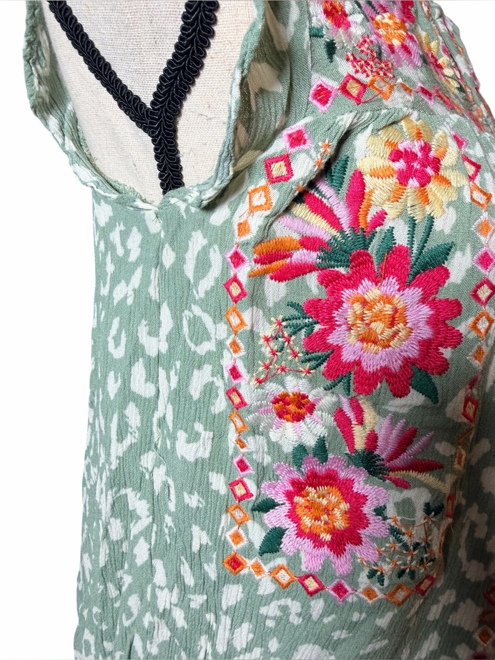 Savanna Jane Boho Embroidered Top Green Leopard Print Flutter Sleeve Size Small - Picture 9 of 12